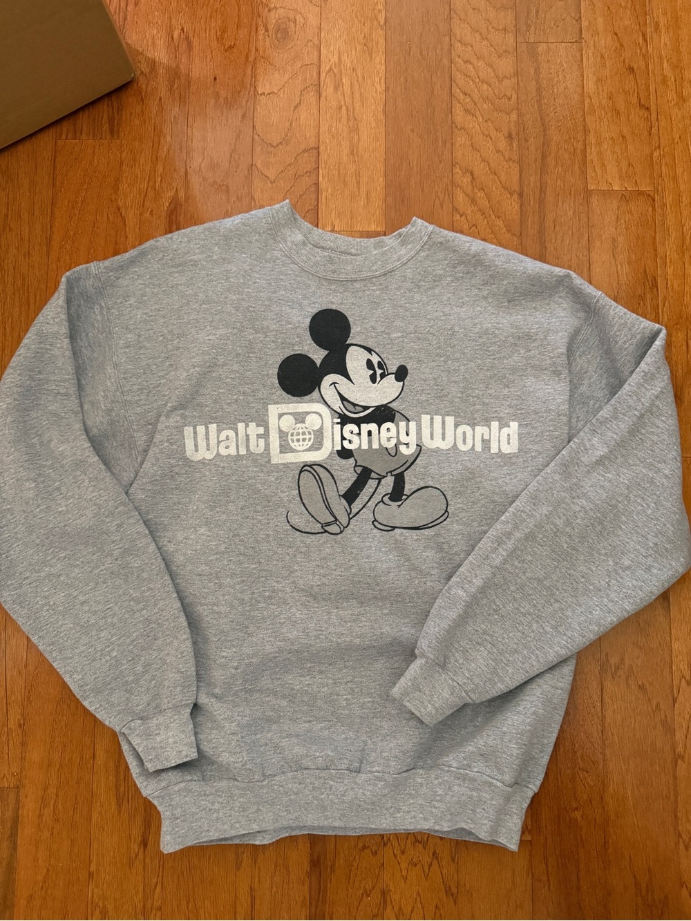 Hanes Gray Walt Disney World Mickey Crewneck Sweatshirt size unisex Medium
